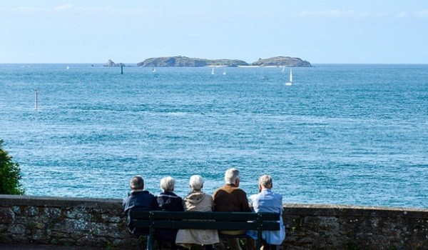 Non è un Paese per giovani: al Sud più pensioni che stipendi