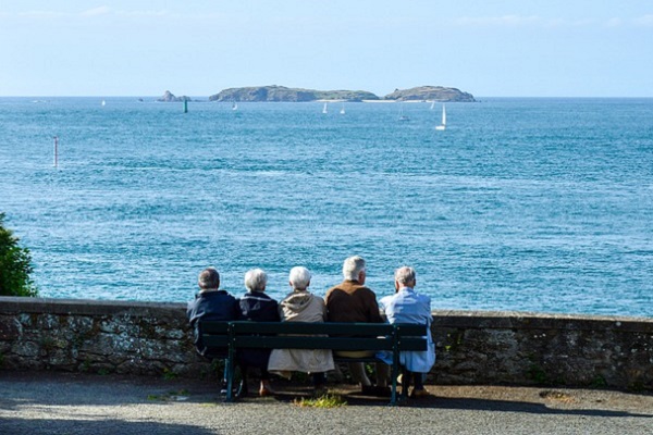 Non è un Paese per giovani: al Sud più pensioni che stipendi